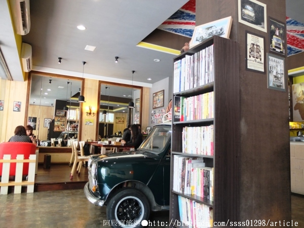 Follow Mi:【美食特搜。高雄新興區】Follow Mi 早午餐咖啡店。南海街上的英式特色店 Mini Cooper竟然停進店裡了!? Follow Mi:【美食特搜。高雄新興區】Follow Mi 早午餐咖啡店。南海街上的英式特色店 Mini Cooper竟然停進店裡了!?