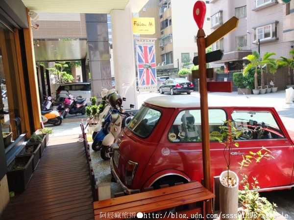 Follow Mi:【美食特搜。高雄新興區】Follow Mi 早午餐咖啡店。南海街上的英式特色店 Mini Cooper竟然停進店裡了!? Follow Mi:【美食特搜。高雄新興區】Follow Mi 早午餐咖啡店。南海街上的英式特色店 Mini Cooper竟然停進店裡了!?