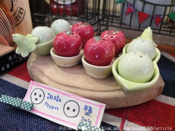 Follow Mi:【美食特搜。高雄新興區】Follow Mi 早午餐咖啡店。南海街上的英式特色店 Mini Cooper竟然停進店裡了!? Follow Mi:【美食特搜。高雄新興區】Follow Mi 早午餐咖啡店。南海街上的英式特色店 Mini Cooper竟然停進店裡了!?