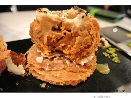 Pierre Marcolini 瑪歌尼尼巧克力(信義店)：【食記】oO。o○台北　信義區　Pierre Marcolini 瑪歌尼尼巧克力藝術沙龍　來看看我中手的大巧克力蛋，裡面有什麼驚奇的東西吧～。oO。o○。　