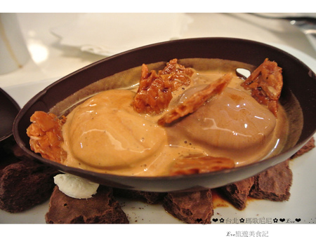 Pierre Marcolini 瑪歌尼尼巧克力(信義店)：【食記】oO。o○台北　信義區　Pierre Marcolini 瑪歌尼尼巧克力藝術沙龍　來看看我中手的大巧克力蛋，裡面有什麼驚奇的東西吧～。oO。o○。　