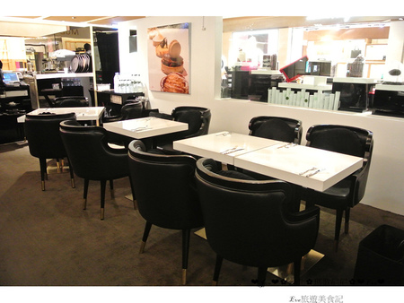 Pierre Marcolini 瑪歌尼尼巧克力(信義店)：【食記】oO。o○台北　信義區　Pierre Marcolini 瑪歌尼尼巧克力藝術沙龍　來看看我中手的大巧克力蛋，裡面有什麼驚奇的東西吧～。oO。o○。　