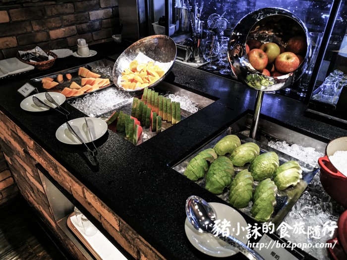 高雄。新興》etage 15平日半自助午餐沙拉吃到飽+高空景觀