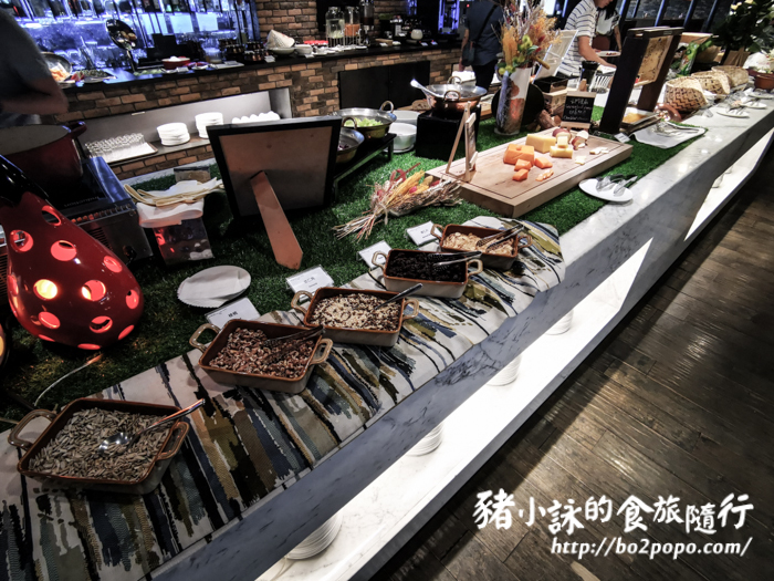高雄。新興》etage 15平日半自助午餐沙拉吃到飽+高空景觀