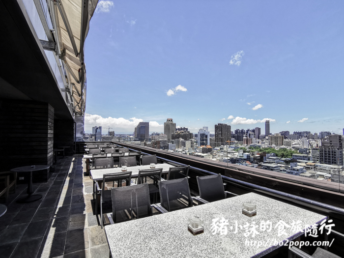 高雄。新興》etage 15平日半自助午餐沙拉吃到飽+高空景觀