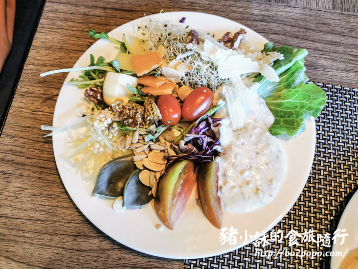 高雄。新興》etage 15平日半自助午餐沙拉吃到飽+高空景觀