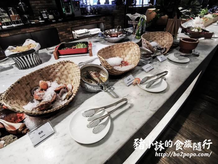 高雄。新興》etage 15平日半自助午餐沙拉吃到飽+高空景觀