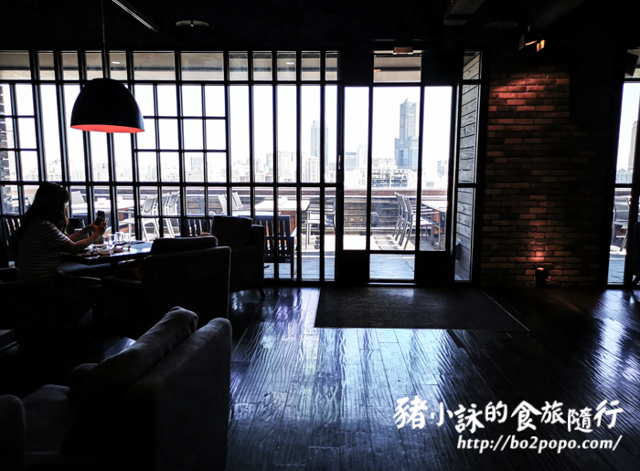 高雄。新興》etage 15平日半自助午餐沙拉吃到飽+高空景觀