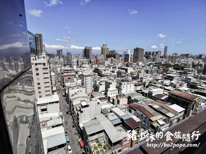 高雄。新興》etage 15平日半自助午餐沙拉吃到飽+高空景觀