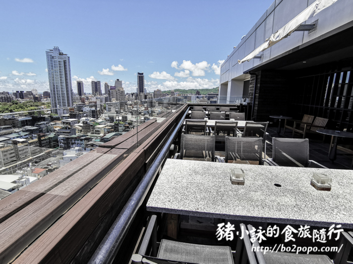 高雄。新興》etage 15平日半自助午餐沙拉吃到飽+高空景觀