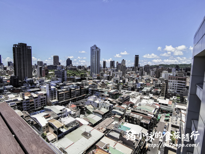 高雄。新興》etage 15平日半自助午餐沙拉吃到飽+高空景觀