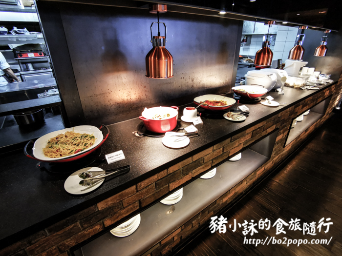 高雄。新興》etage 15平日半自助午餐沙拉吃到飽+高空景觀