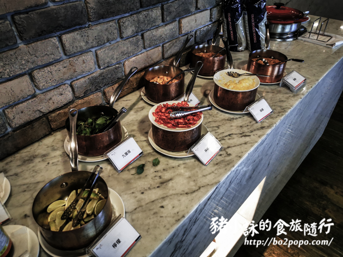 高雄。新興》etage 15平日半自助午餐沙拉吃到飽+高空景觀