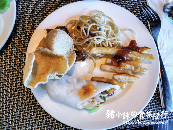 高雄。新興》etage 15平日半自助午餐沙拉吃到飽+高空景觀