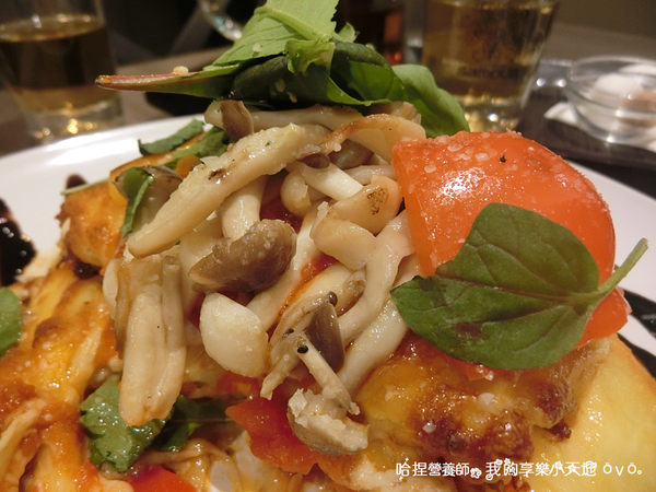 【台北東區美食】《咖啡瑪榭-忠孝店》夢幻甜點融化所有少女心，享受極致風味的法義料理。燉飯、義大利麵、沙拉、甜點、咖啡、茶飲