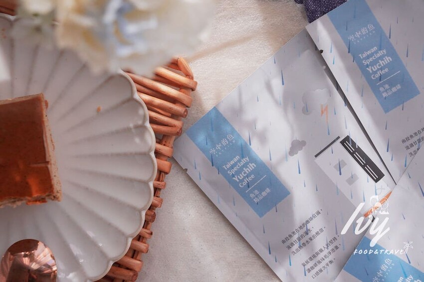 空中的魚乳酪蛋糕 |日月潭伴手禮推薦，每口都能嚐到阿薩姆紅茶完美香氣，搭配精品咖啡幸福到升天！ - 艾薇覓食趣