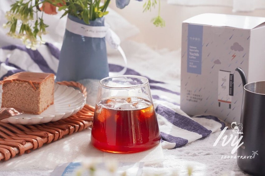 空中的魚乳酪蛋糕 |日月潭伴手禮推薦，每口都能嚐到阿薩姆紅茶完美香氣，搭配精品咖啡幸福到升天！ - 艾薇覓食趣