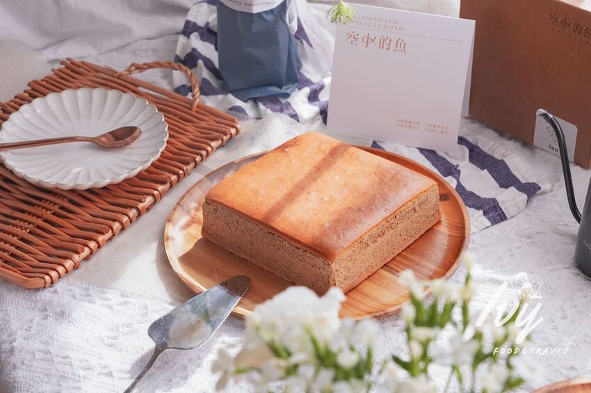 空中的魚乳酪蛋糕 |日月潭伴手禮推薦，每口都能嚐到阿薩姆紅茶完美香氣，搭配精品咖啡幸福到升天！ - 艾薇覓食趣