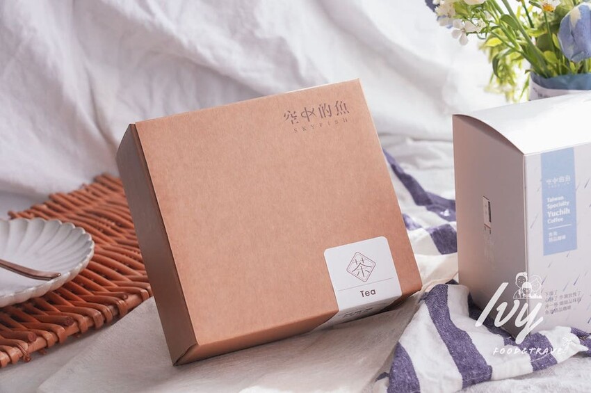 空中的魚乳酪蛋糕 |日月潭伴手禮推薦，每口都能嚐到阿薩姆紅茶完美香氣，搭配精品咖啡幸福到升天！ - 艾薇覓食趣