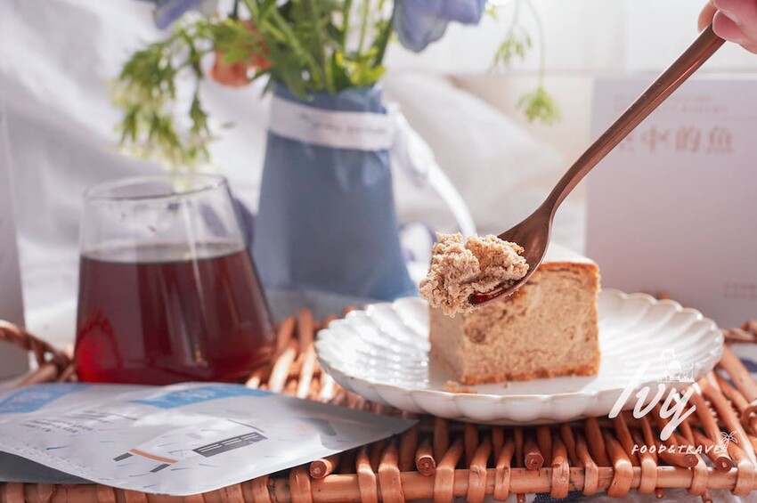 空中的魚乳酪蛋糕 |日月潭伴手禮推薦，每口都能嚐到阿薩姆紅茶完美香氣，搭配精品咖啡幸福到升天！ - 艾薇覓食趣