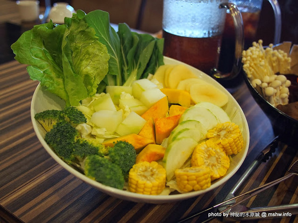 勾勾鍋 鴛鴦火鍋：【食記】台南go go hot pot 勾勾鍋鴛鴦火鍋@中西區 : 食材新鮮份量實在,CP值還頗高呢!