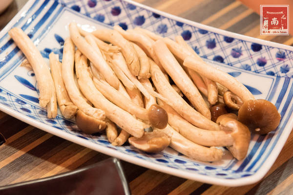 勾勾鍋 鴛鴦火鍋:【台南美食】食材新鮮又澎湃|湯頭美味|白飯、冰淇淋和鍋底免費吃~勾勾鍋鴛鴦火鍋