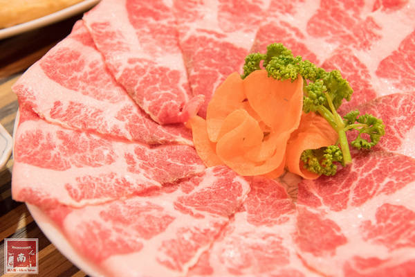 勾勾鍋 鴛鴦火鍋:【台南美食】食材新鮮又澎湃|湯頭美味|白飯、冰淇淋和鍋底免費吃~勾勾鍋鴛鴦火鍋