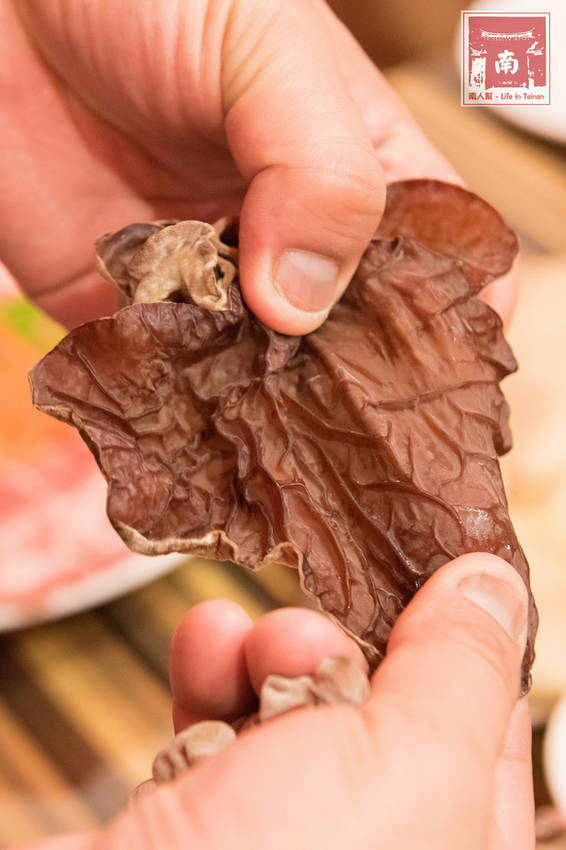 勾勾鍋 鴛鴦火鍋:【台南美食】食材新鮮又澎湃|湯頭美味|白飯、冰淇淋和鍋底免費吃~勾勾鍋鴛鴦火鍋