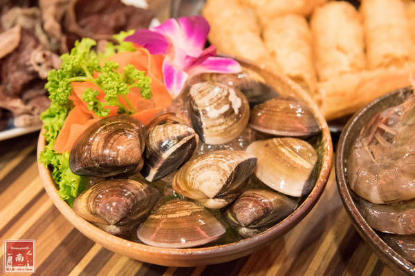 勾勾鍋 鴛鴦火鍋:【台南美食】食材新鮮又澎湃|湯頭美味|白飯、冰淇淋和鍋底免費吃~勾勾鍋鴛鴦火鍋