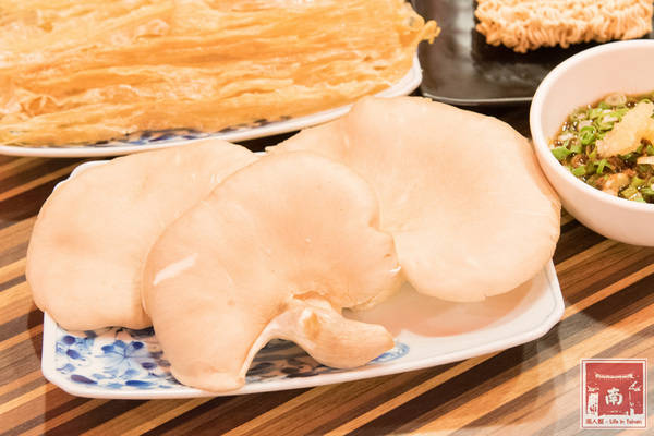 勾勾鍋 鴛鴦火鍋:【台南美食】食材新鮮又澎湃|湯頭美味|白飯、冰淇淋和鍋底免費吃~勾勾鍋鴛鴦火鍋