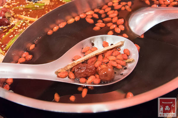 勾勾鍋 鴛鴦火鍋:【台南美食】食材新鮮又澎湃|湯頭美味|白飯、冰淇淋和鍋底免費吃~勾勾鍋鴛鴦火鍋