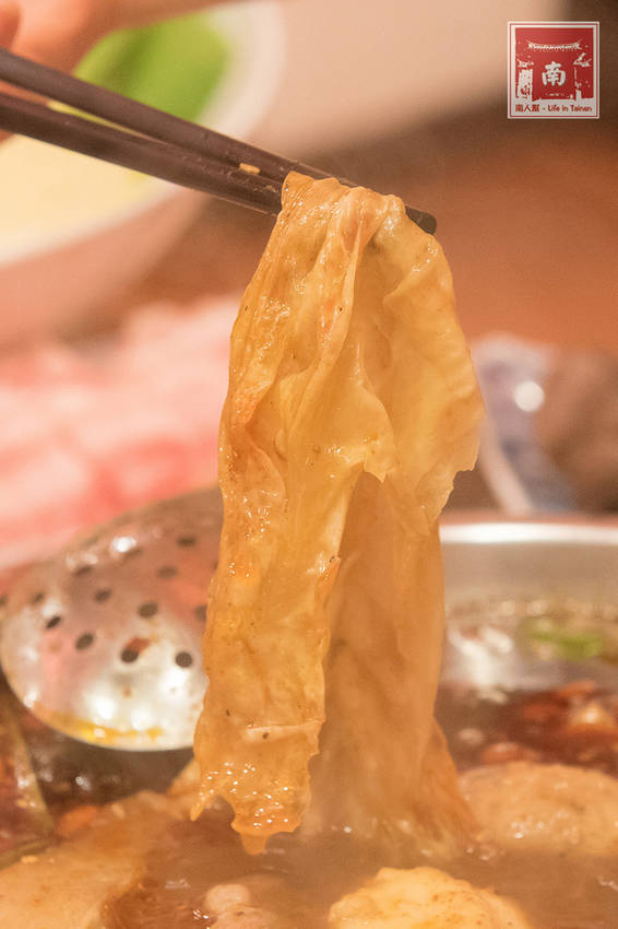 勾勾鍋 鴛鴦火鍋:【台南美食】食材新鮮又澎湃|湯頭美味|白飯、冰淇淋和鍋底免費吃~勾勾鍋鴛鴦火鍋