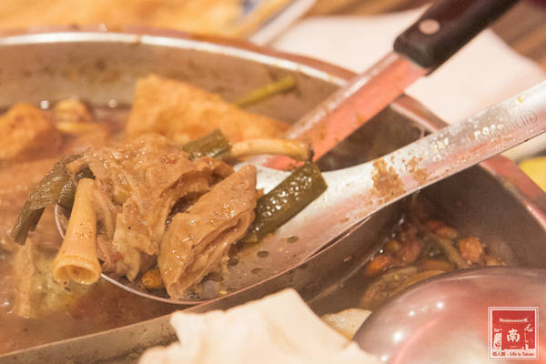 勾勾鍋 鴛鴦火鍋:【台南美食】食材新鮮又澎湃|湯頭美味|白飯、冰淇淋和鍋底免費吃~勾勾鍋鴛鴦火鍋