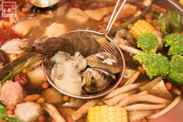 勾勾鍋 鴛鴦火鍋:【台南美食】食材新鮮又澎湃|湯頭美味|白飯、冰淇淋和鍋底免費吃~勾勾鍋鴛鴦火鍋