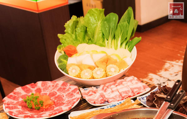 勾勾鍋 鴛鴦火鍋:【台南美食】食材新鮮又澎湃|湯頭美味|白飯、冰淇淋和鍋底免費吃~勾勾鍋鴛鴦火鍋