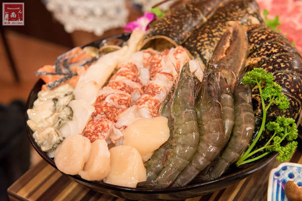 勾勾鍋 鴛鴦火鍋:【台南美食】食材新鮮又澎湃|湯頭美味|白飯、冰淇淋和鍋底免費吃~勾勾鍋鴛鴦火鍋