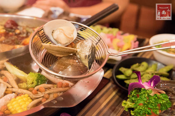 勾勾鍋 鴛鴦火鍋:【台南美食】食材新鮮又澎湃|湯頭美味|白飯、冰淇淋和鍋底免費吃~勾勾鍋鴛鴦火鍋