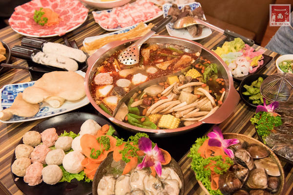 勾勾鍋 鴛鴦火鍋:【台南美食】食材新鮮又澎湃|湯頭美味|白飯、冰淇淋和鍋底免費吃~勾勾鍋鴛鴦火鍋