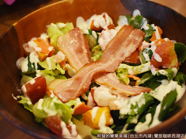 覺旅咖啡23-木碗沙拉-蝦仁培根沙拉.JPG