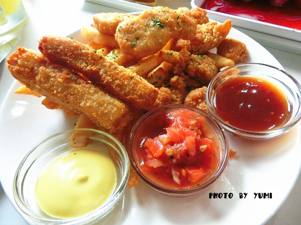 咖啡鑽：【台中食記】二訪!讓人難以忘懷的扎實感鬆餅@咖啡鑽