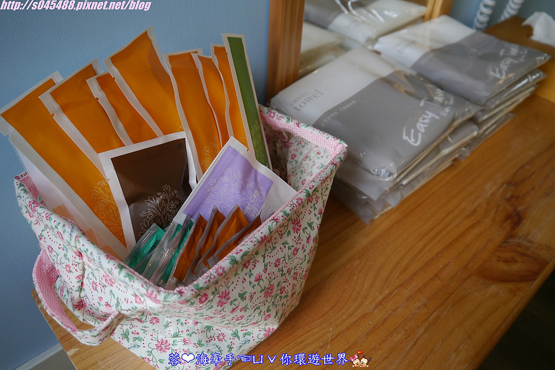 【宿▍宜蘭】天空島上的小木屋ღ宜蘭出現像國外的彩色屋~拍不停，相機拍到沒電手機拿出來也要拍