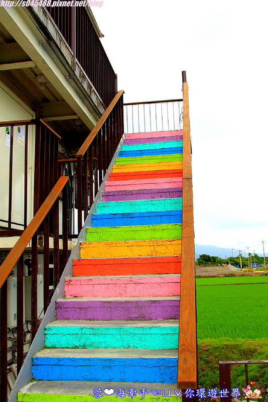 【宿▍宜蘭】天空島上的小木屋ღ宜蘭出現像國外的彩色屋~拍不停，相機拍到沒電手機拿出來也要拍