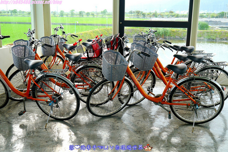 【宿▍宜蘭】天空島上的小木屋ღ宜蘭出現像國外的彩色屋~拍不停，相機拍到沒電手機拿出來也要拍