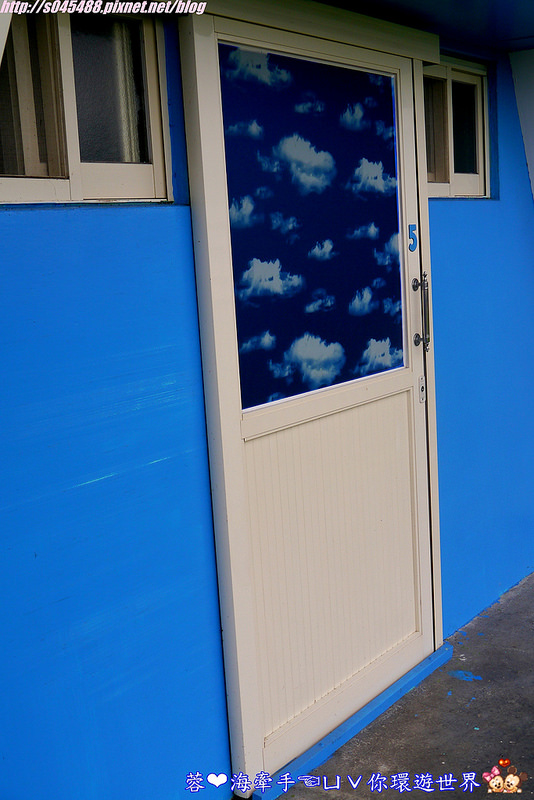 【宿▍宜蘭】天空島上的小木屋ღ宜蘭出現像國外的彩色屋~拍不停，相機拍到沒電手機拿出來也要拍