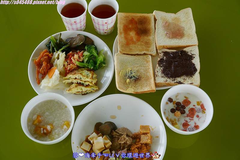 【宿▍宜蘭】天空島上的小木屋ღ宜蘭出現像國外的彩色屋~拍不停，相機拍到沒電手機拿出來也要拍