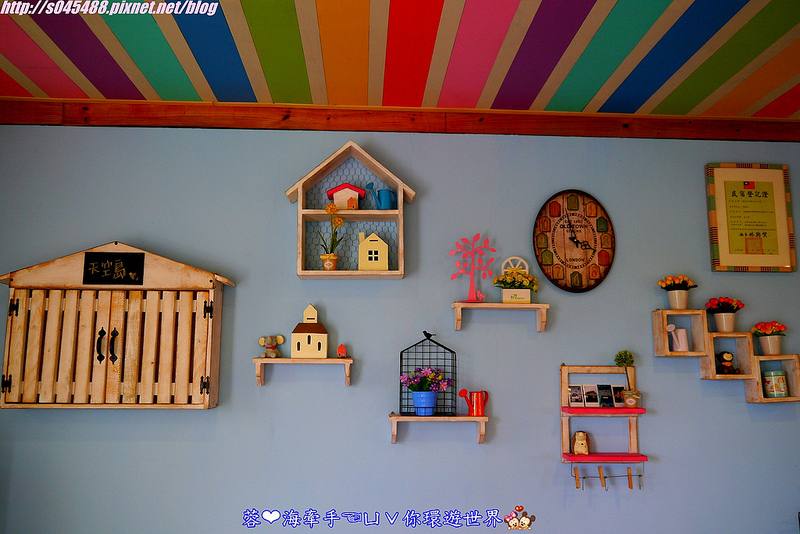 【宿▍宜蘭】天空島上的小木屋ღ宜蘭出現像國外的彩色屋~拍不停，相機拍到沒電手機拿出來也要拍