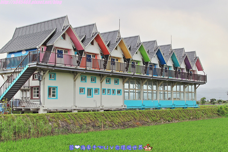 【宿▍宜蘭】天空島上的小木屋ღ宜蘭出現像國外的彩色屋~拍不停，相機拍到沒電手機拿出來也要拍