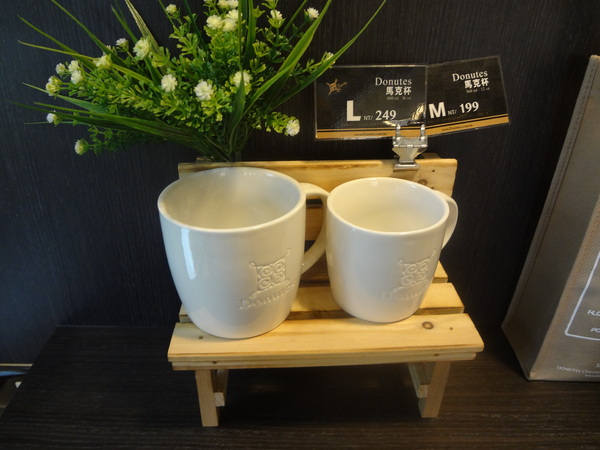 多那之咖啡(斗六旗艦店)：1021008[官本金文愛台灣]孔雀藍系多那之咖啡蛋糕烘焙斗六旗艦店好吃泡芙大的像酥皮濃湯貴族享受平價消費