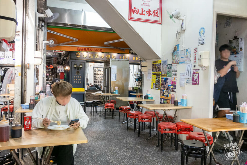 台中市西區向上水餃 | 台中向上市場必吃銅板美食,水餃1顆3元爆便宜,人人起手20顆~