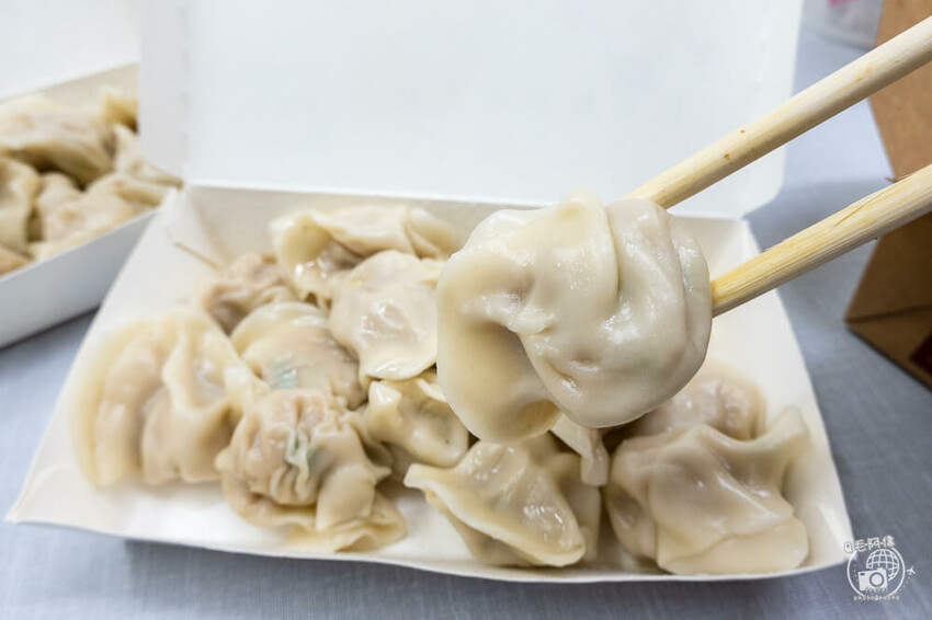 台中市西區向上水餃 | 台中向上市場必吃銅板美食,水餃1顆3元爆便宜,人人起手20顆~